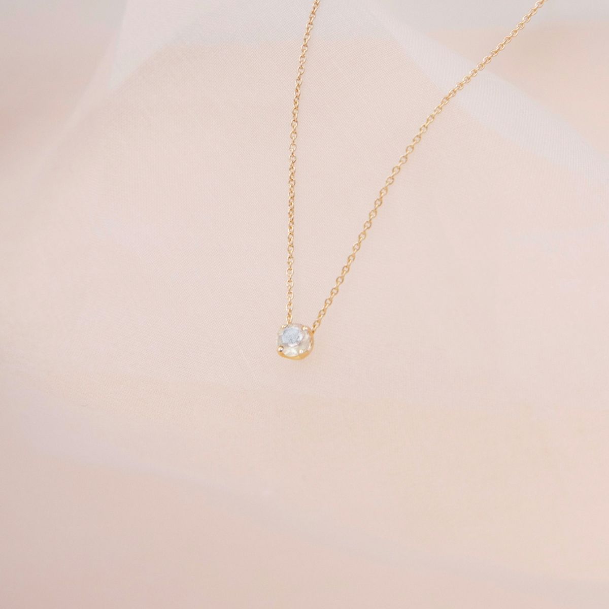 10K Gold Necklace w. Moonstone